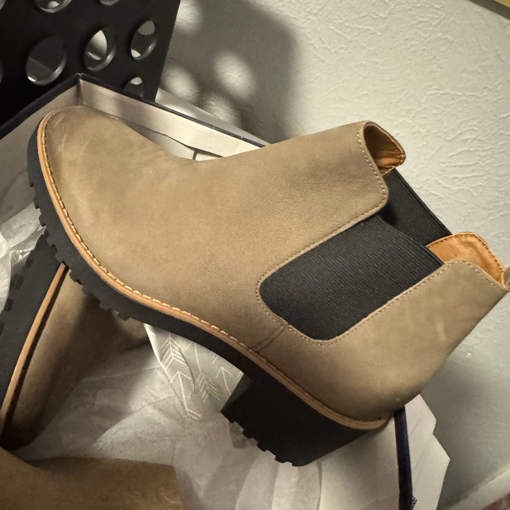 New Caslon Joshua taupe stone ankle boots waterproof